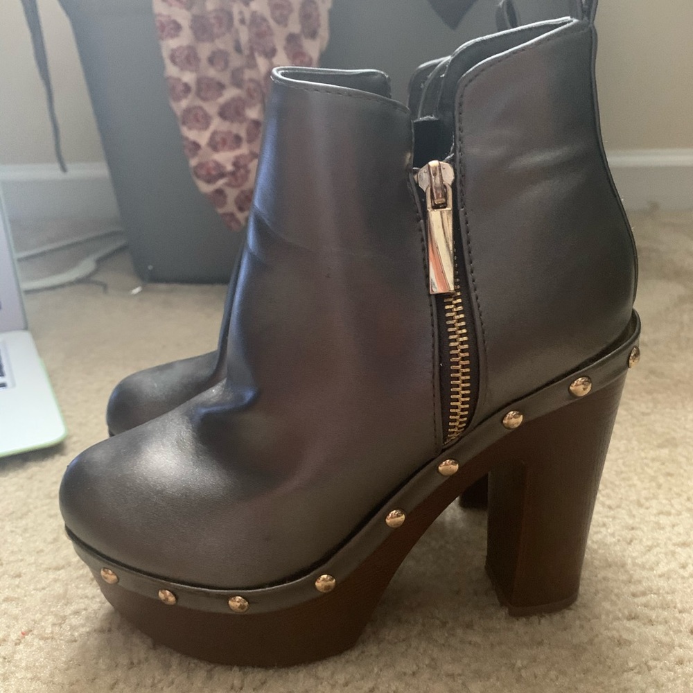 shopthesethree metallic booties